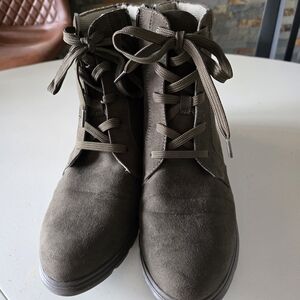 Dr. Scholl's Olive Lace-Up Boots Size 8M